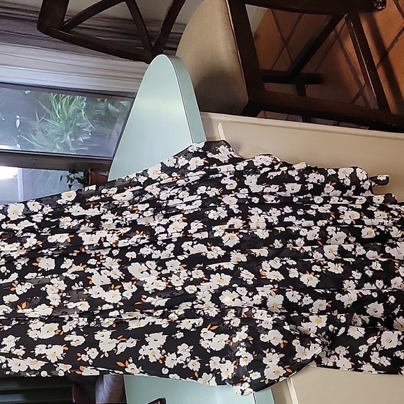 NWT Karl Lagerfeld Paris floral dress. - Picture 6 of 11